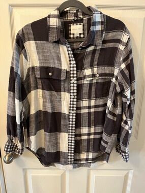 American Eagle Grey & White Plaid Button-Up Flannel Shirt, Size Small